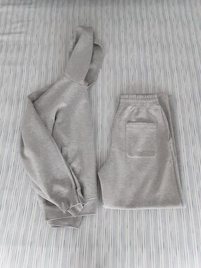 Uniqlo Wide Sweatpants & Hoodie (Grey)